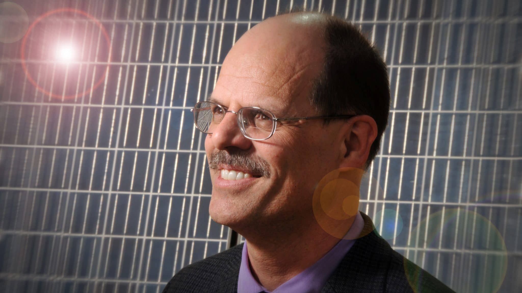 Physicist Harald Ade with a solar panel