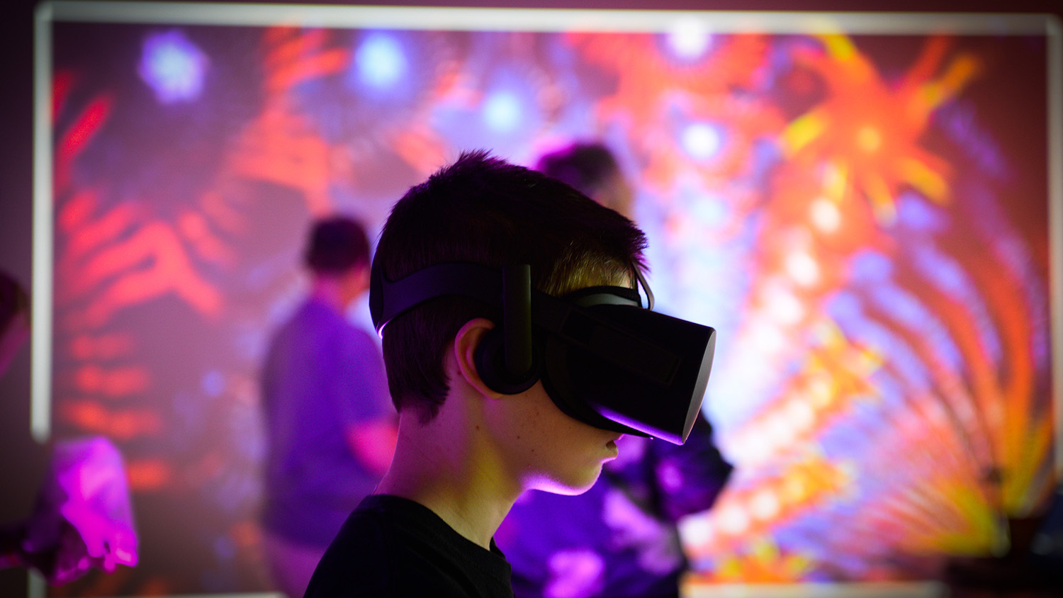 A child wears a virtual reality headset at the 2018 State of the Sciences event 