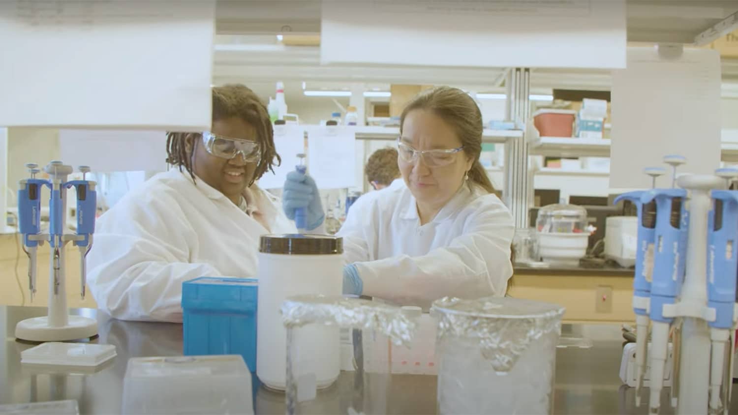 Yi Xiao works with a graduate student in her lab