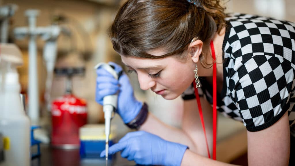 Kaelyn Coates holding a pipette